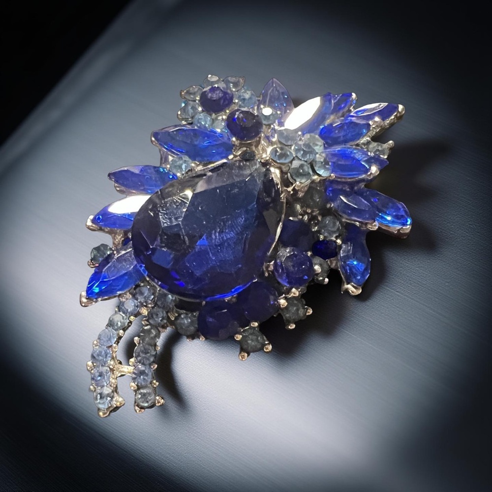 B030    Royal Teardrop Sapphire Crystal  Elegant Statement Pendant  Vintage Glam